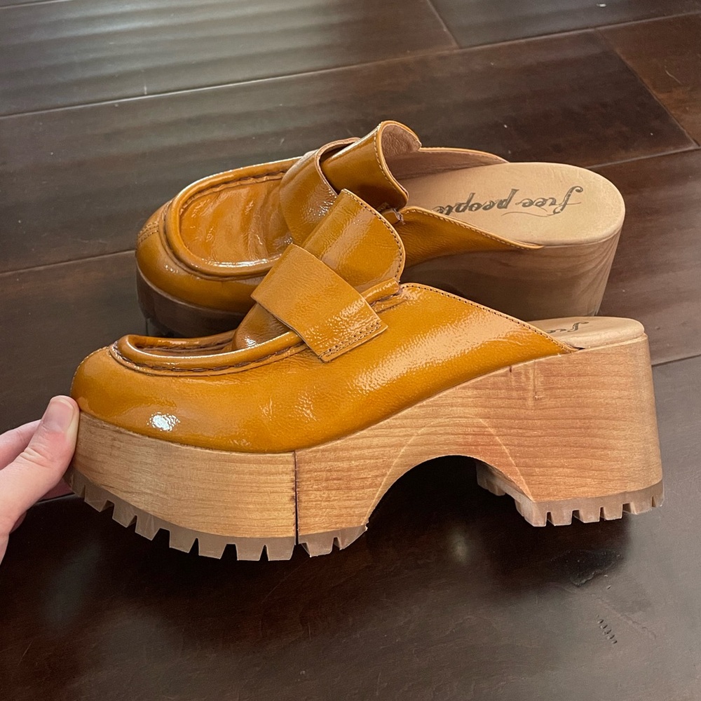 Free People Platform clogs/mules. Genuine leather, solid wood, handmade in Spain